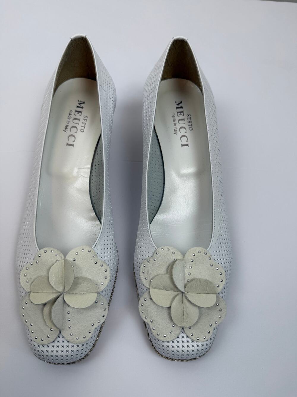 Sesto Meucci Womens Perforated Leather Flower Wedge Pumps Size 8 White Resort